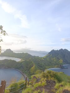 Gambar: Kondisi salah satu pulau di Taman Nasinoal Komodo (TNK), yaitu pulau padar yang masih terpantau sepi pengunjung dikarenakan tutup akibat kondisi cuaca yang buruk.